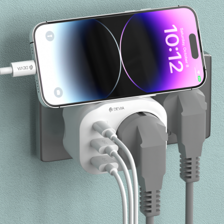 Adaptateur secteur 3 ports (2 USB-A, 1 USB-C) et prise intégrée - Série Devia Smart - Blanc